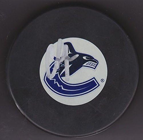 CHRİSTOPHER TANEV, VANCOUVER CANUCKS Diskini COA İmzalı NHL Diskleriyle İmzaladı